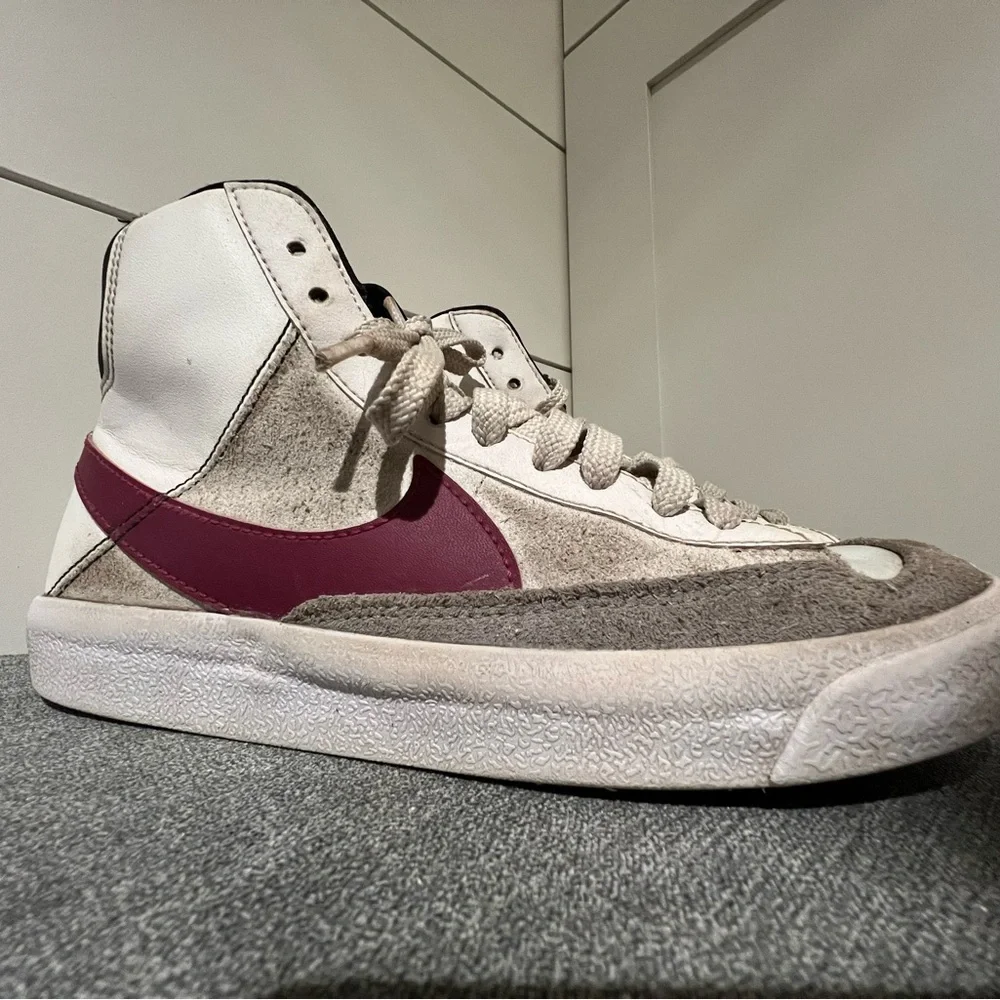 Nike Blazer Mid 77’ Rush Maroon & Summit White Big Kids' Shoe Size 4.0 - Picture 2 of 6